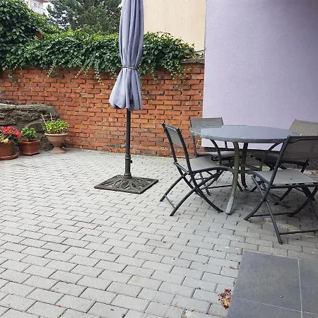 Family With Garden View Apartmán